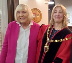 Roswitha und Helen Ladhams